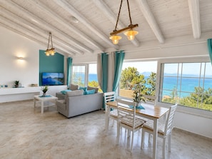 Smart TV - Gikas Apartments  - Superior  Suite - 100 meters from the beach  (Kerkyra)