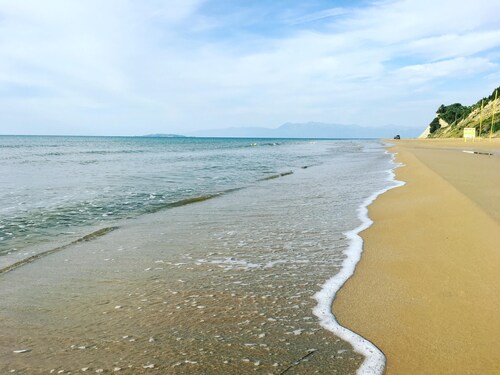 Gikas Apartments  - Superior  Suite - 100 meters from the beach 