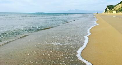 Gikas Apartments - Superior Suite - 100 meters from the beach