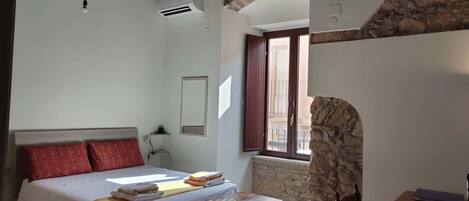 1 chambre, fer et planche à repasser, Wi-Fi, draps fournis