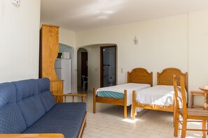 1 Schlafzimmer, Bügeleisen/Bügelbrett, Bettwäsche