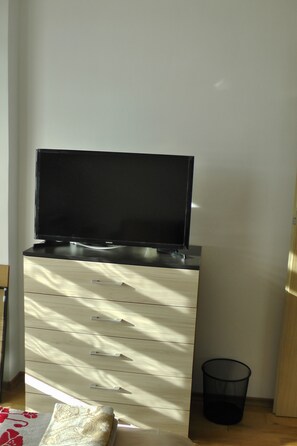 2 bedrooms, iron/ironing board, internet, bed sheets - TOP CENTER , MODERN , BRAND NEW AND QUIET , 2 BEDR. APARTMENT FOR 6 (Burgas)
