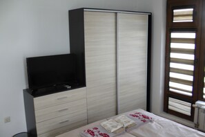 2 chambres, fer et planche à repasser, accès à Internet, literie fournie