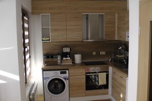 Kjøleskap, mikrobølgeovn, ovn og kokeplater