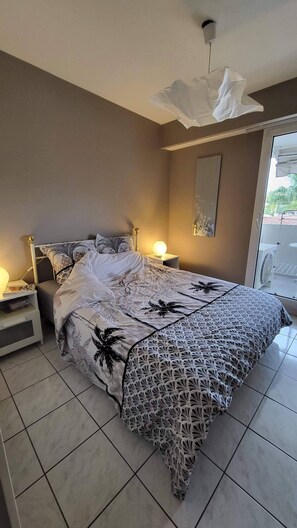 1 chambre, fer et planche à repasser, lit parapluie, Wi-Fi gratuit