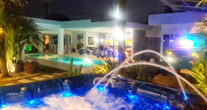 Galerie Poolvilla 3 Schlafzimmer Billardtisch und Whirlpool
