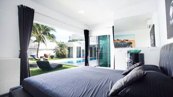 4 多间卧室、客房内保险箱、办公桌、隔音