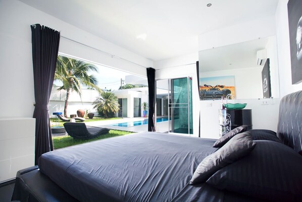 4 bedrooms, in-room safe, desk, soundproofing