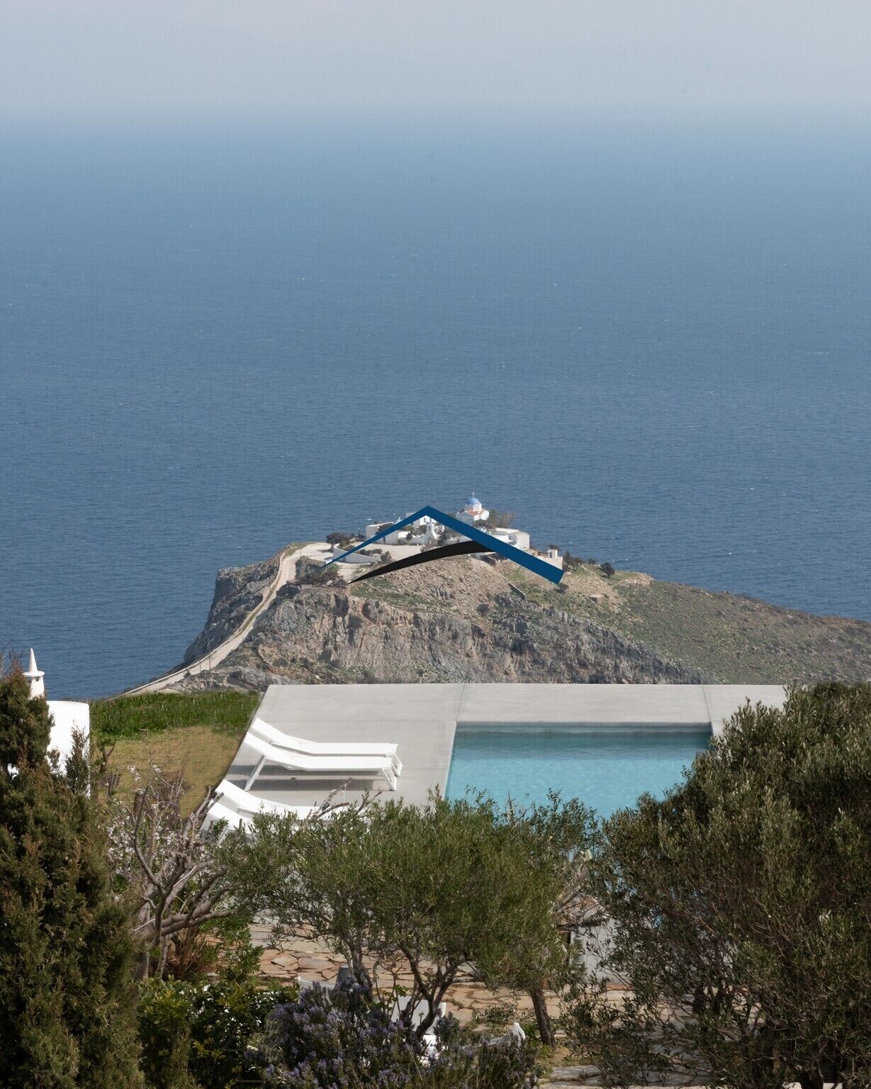 Fantastic villa with a swimming pool, beautiful garden and a panoramic sea view