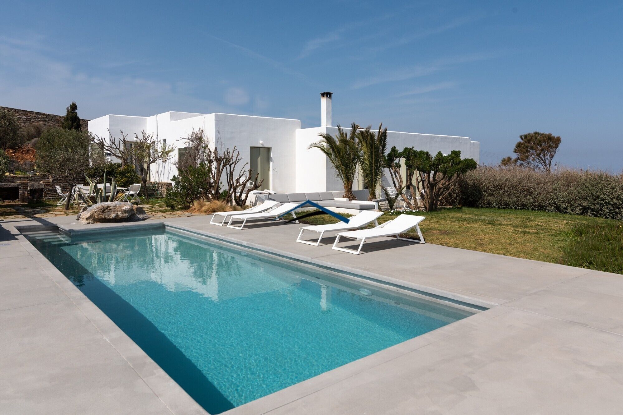 Fantastic villa with a swimming pool, beautiful garden and a panoramic sea view