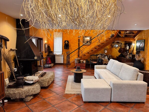 Smart TV, fireplace, DVD player, stereo