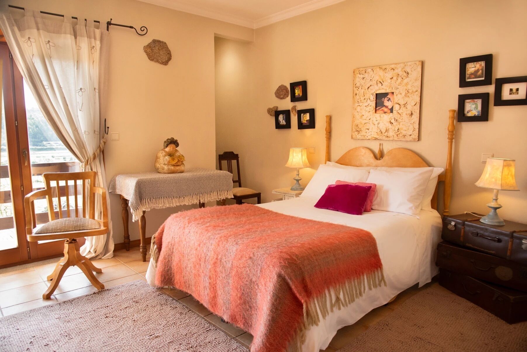 4 bedrooms, iron/ironing board, free WiFi, bed sheets