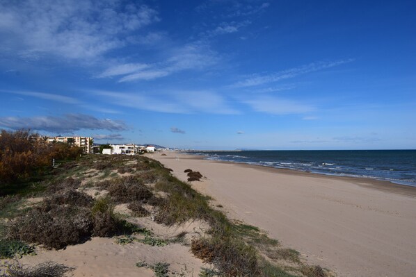 Vlak bij het strand