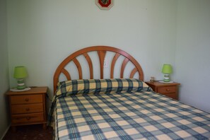 3 slaapkamers, een strijkplank/strijkijzer, gratis wifi, beddengoed