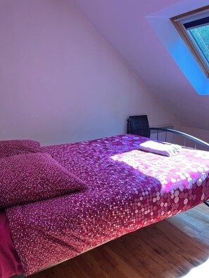 5 Schlafzimmer, Bügeleisen/Bügelbrett, Reisekinderbett, WLAN