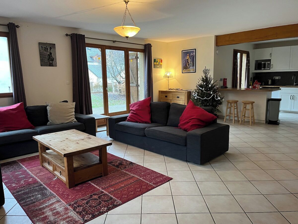 Flat-screen TV, fireplace