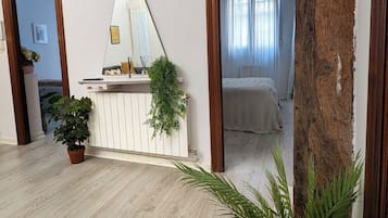 2 dormitorios, tabla de planchar con plancha, wifi y ropa de cama