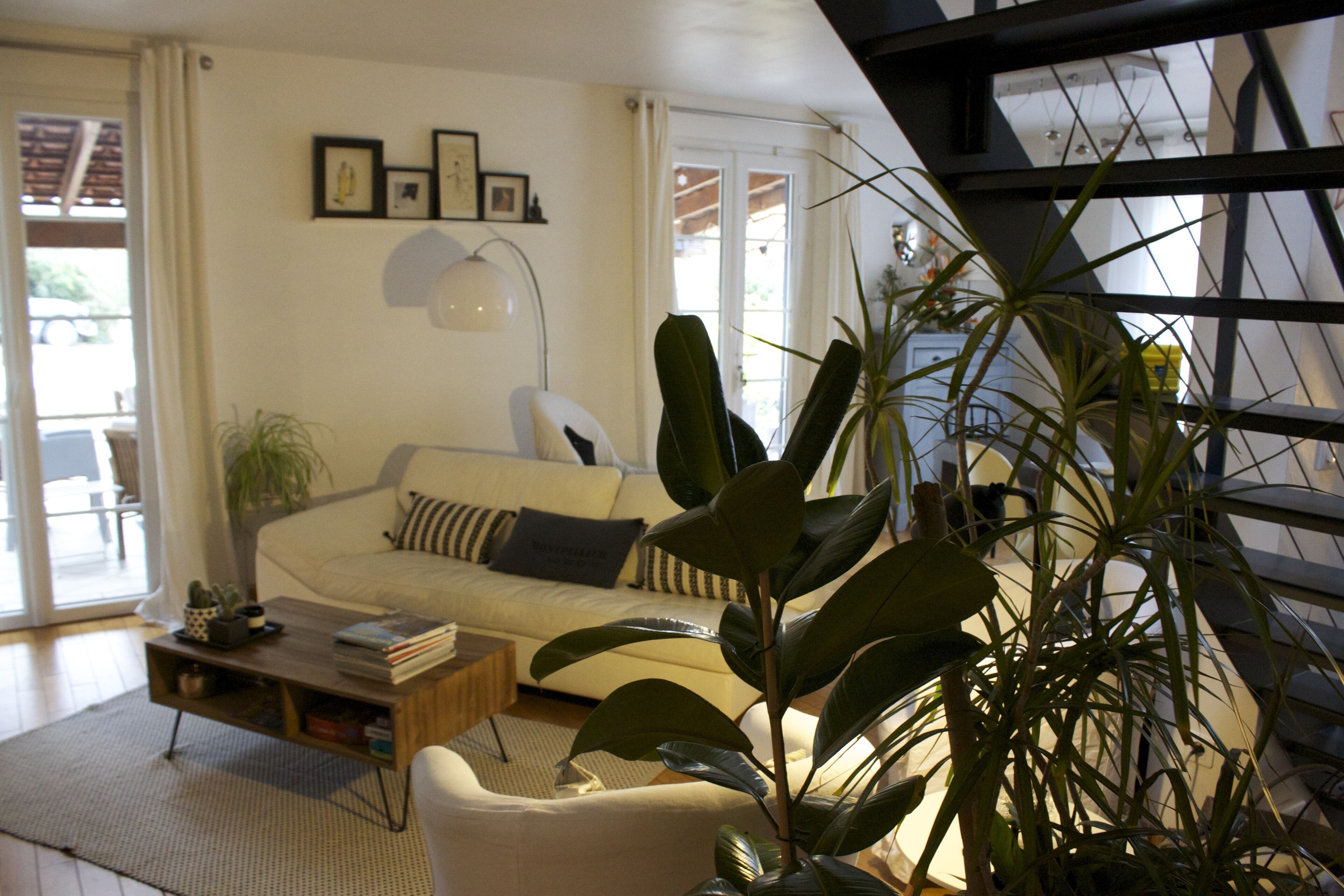 TV, fireplace, DVD player, books