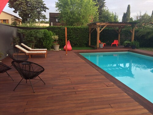 Grande & belle villa sur grand jardin clos paysagé, grande piscine sécurisée.