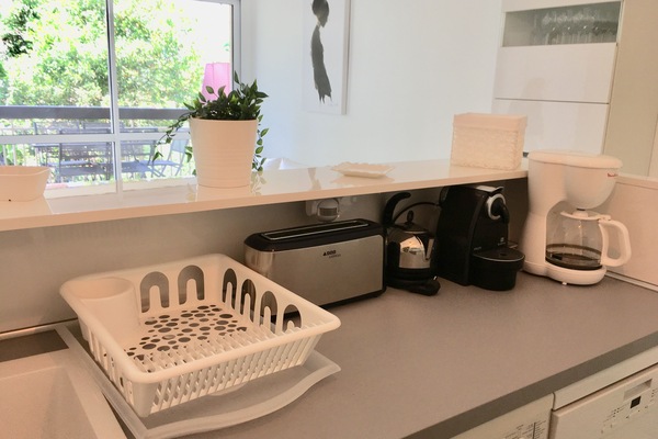 Cuisine équipée - Grille-pain, bouilloire, Nespresso, cafetière