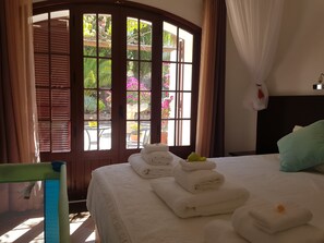 Room - Monte-Bougainvillea Holiday Apartments in central Algarve -GIRASOL- (Faro)