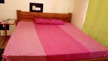 Chambre Double Majestueuse, 1 trÚs grand lit, non-fumeurs | Minibar, décoration personnalisée, rideaux occultants
