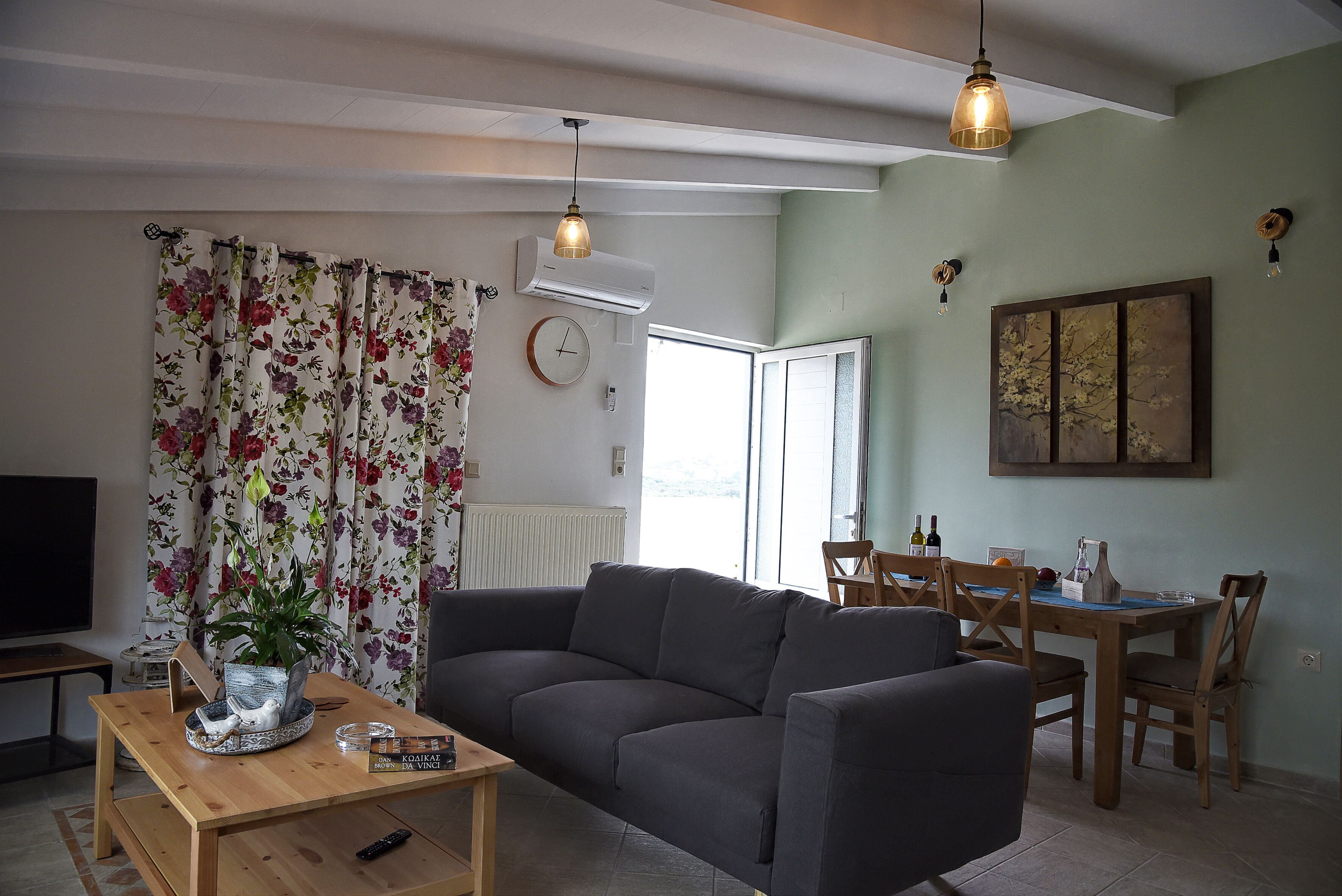 Maria's home!/ Loft right in the center of Crete.