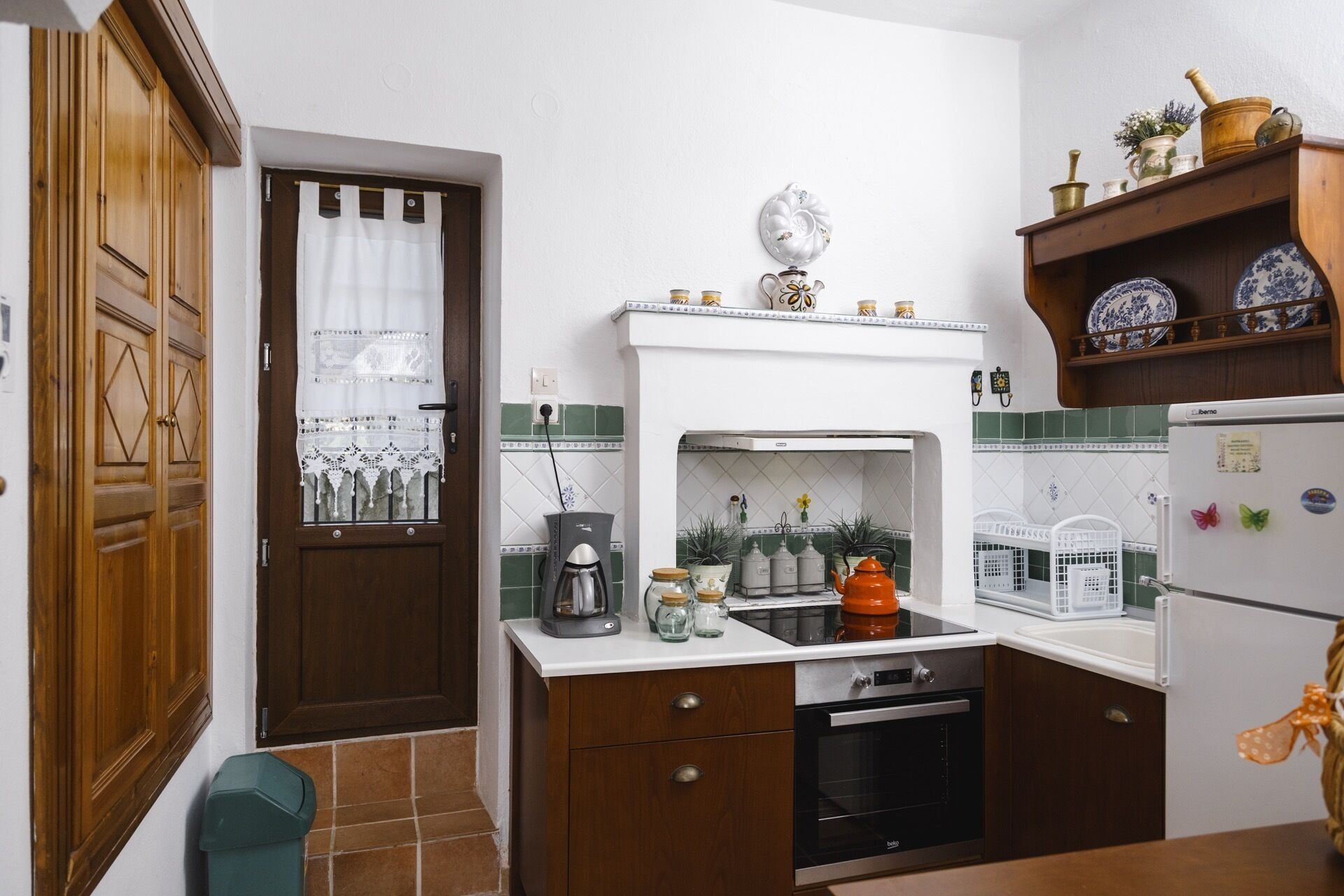 A beautiful two building villa with an extraordinary view to the sea!