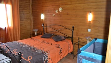 1 bedroom, soundproofing, free WiFi, bed sheets