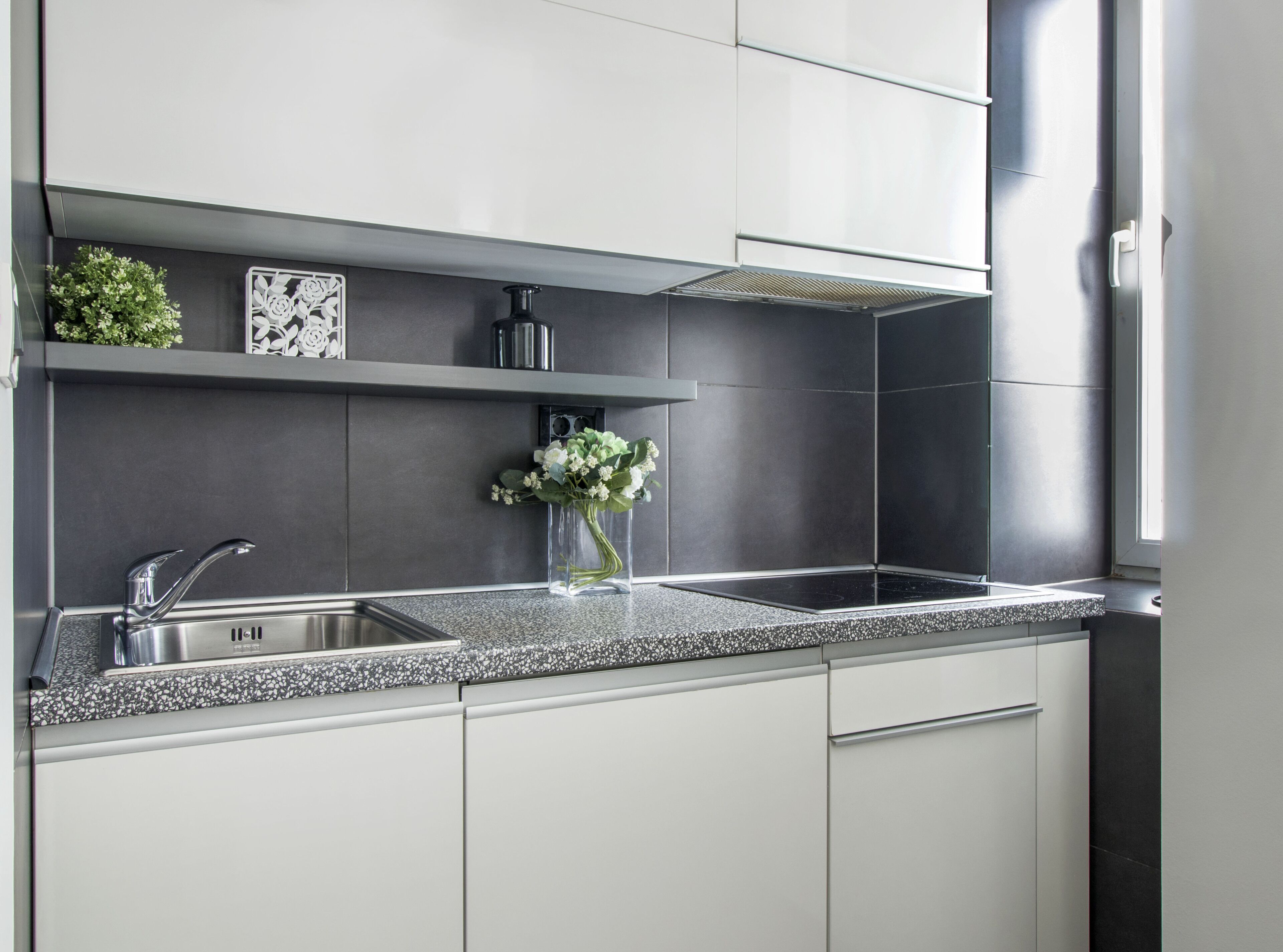 ثلاجة، ميكروويف، فرن، موقد طهي مسطح