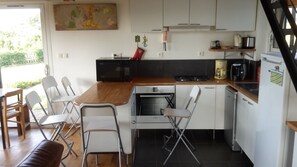 ثلاجة، ميكروويف، فرن، موقد طهي مسطح