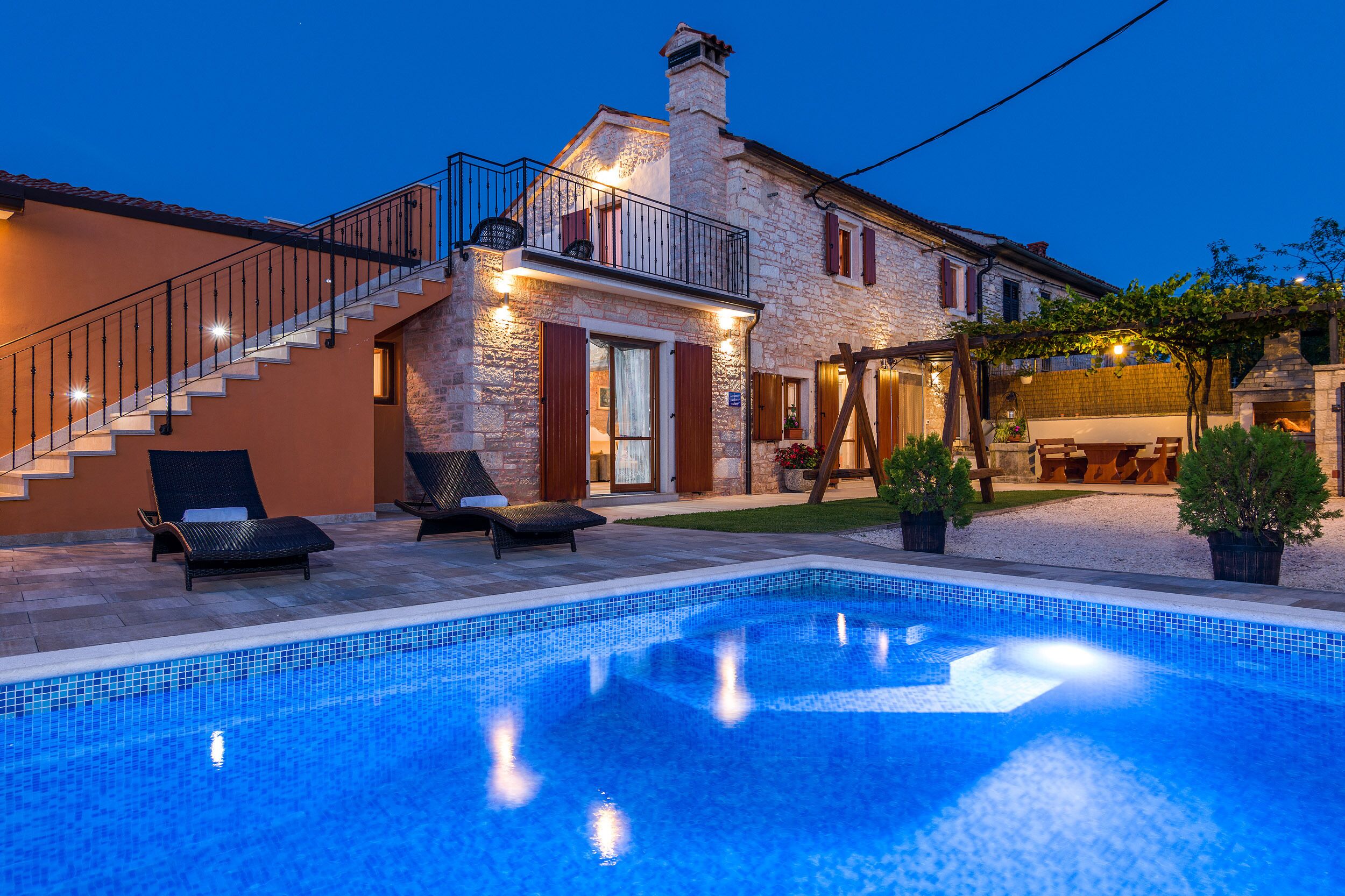 حمّام سباحة خارجي