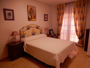 1 habitación, tabla de planchar con plancha, internet y ropa de cama 