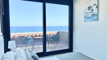 6 slaapkamers, een strijkplank/strijkijzer, babybedden, internet