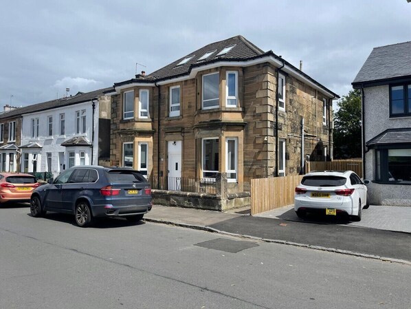 Exterior - Elderpark Apartment 4 (Glasgow)