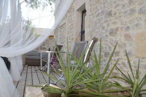 Terrace/patio - O2suites baroque room with private Jacuzzi (Bernis)