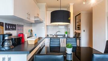 Fridge, microwave, oven, coffee/tea maker