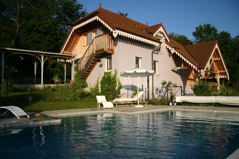 Lodging in remarkable site, quiet with outstanding views
