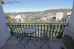 Outdoor dining - Self catering El Rincon de Piedra for 4 people (Enguidanos)