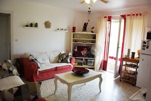 Télévision, lecteur de DVD, chaîne hi-fi