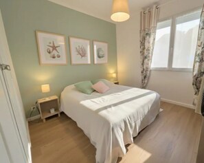 1 dormitorio, tabla de planchar con plancha, wifi y ropa de cama