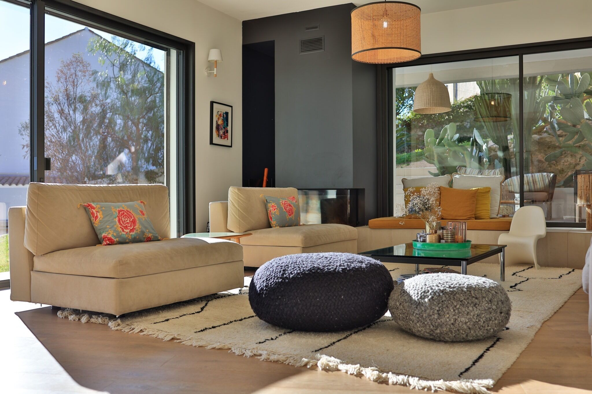 Large contemporary villa, beach on foot via a path and heated swimming pool!!!