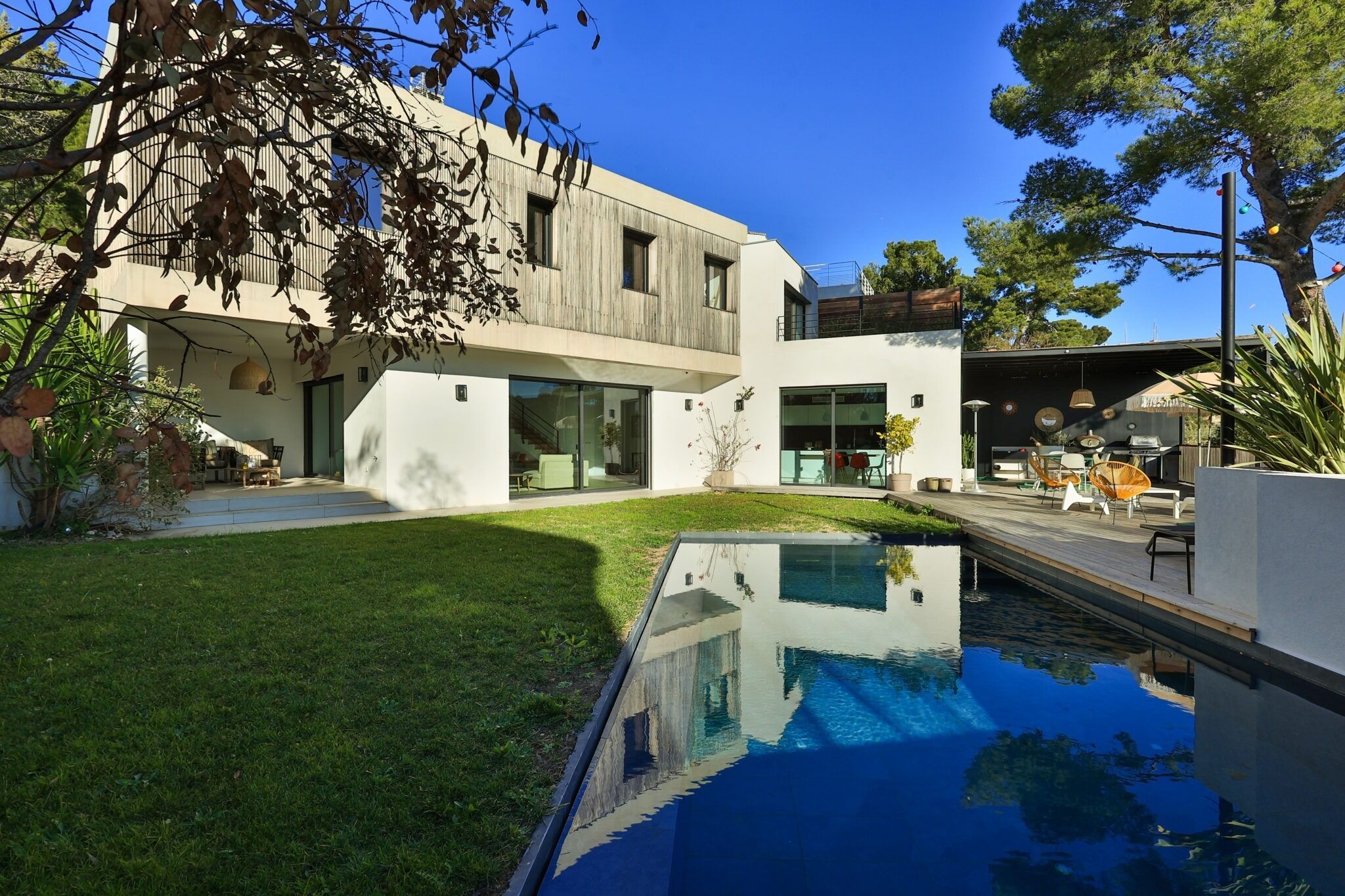 Large contemporary villa, beach on foot via a path and heated swimming pool!!!