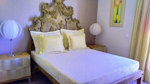 1 habitación, tabla de planchar con plancha, internet y ropa de cama 