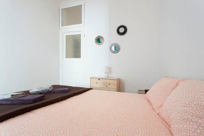 2 chambres, fer et planche à repasser, Wi-Fi, draps fournis