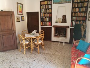 Interior - cozy apartment with large panoramic terrace in the historic center  (San Felice Circeo)