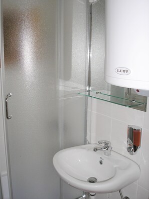 Douche, serviettes fournies