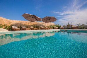 A heated pool - Solta, Villa Giove, Elegant & Modern 4BR, Fully AC, large heated salted pool (Šolta, Grohote, Dalmatia)