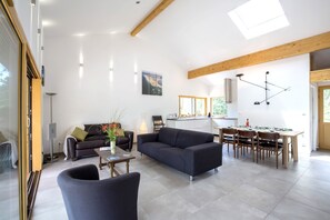 Smart TV, table tennis - Superb air-conditioned wooden villa in the Arcachon Basin forest, 10 minutes from the beach, heated swimming pool (La Teste-De-Buch)