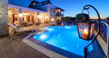 Lilas Luxury Villa, on kivi kartano on oma uima-allas.